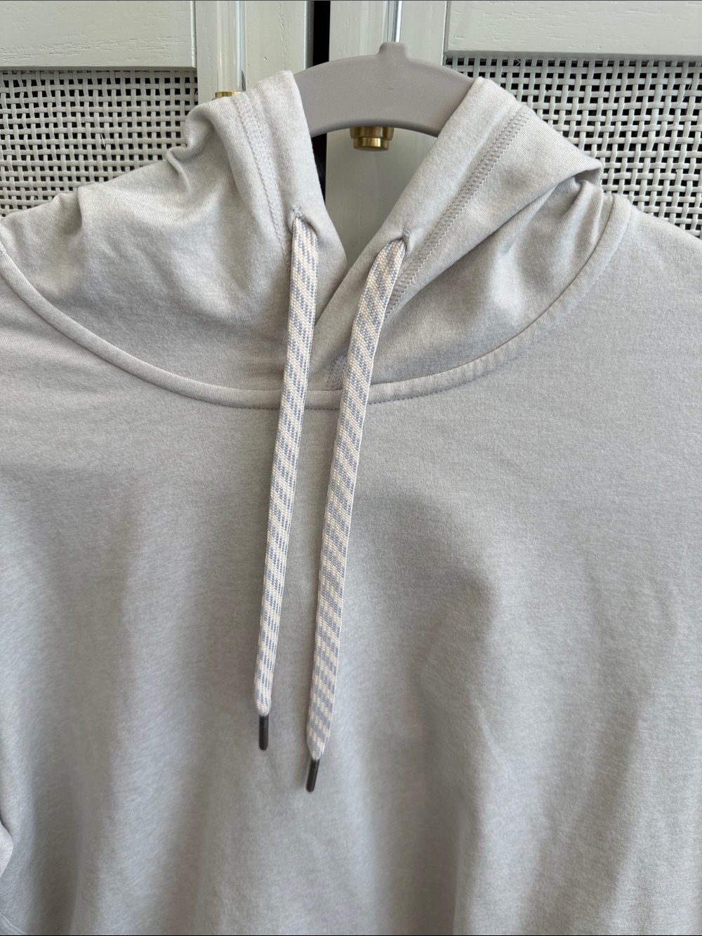Women’s vuori halo hooded sweatshirt in milkweed/off white - Picture 2 of 4